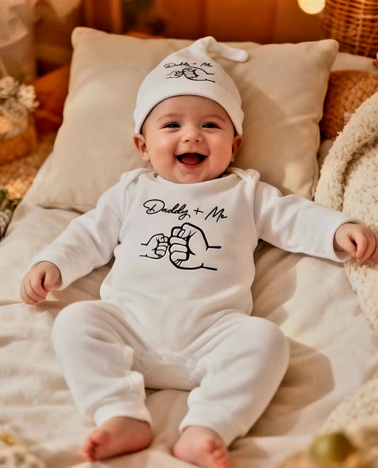 “Daddy + Me” Cotton Baby Bodysuit Set with Beanie & Mittens (0–3 Months)
